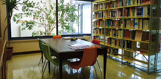 La bibliothque de MINES ParisTech  Sophia Antipolis (crdit photo : Sylvie Michel)